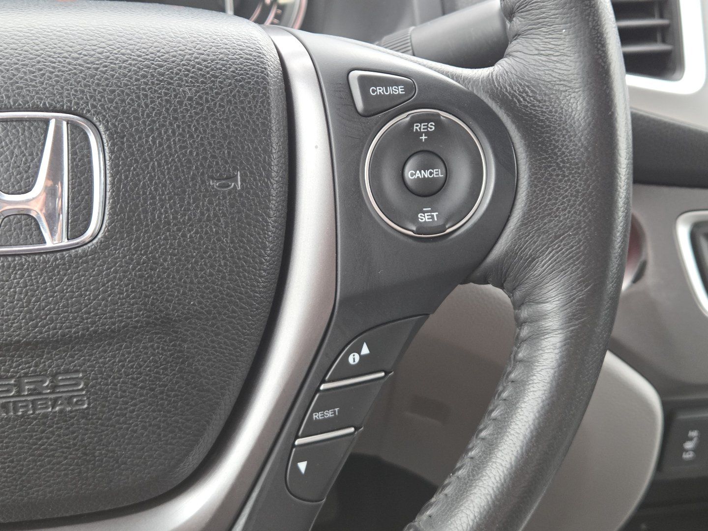Used 2018 Honda Ridgeline RTL-T image 6
