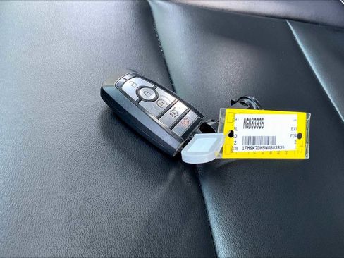 Used 2022 Ford Explorer XLT w/ Equipment Group 202A image 14