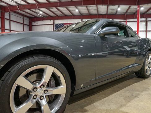 Used 2010 Chevrolet Camaro SS RWD image 29