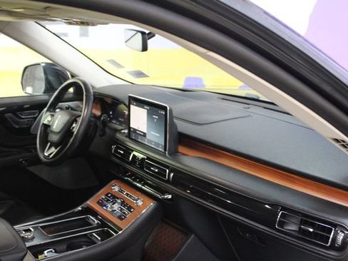 Used 2020 Lincoln Aviator Reserve w/ Equipment Group 202A AWD/4WD image 12