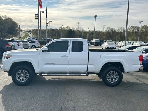 Used 2017 Toyota Tacoma 2WD Access Cab image 5