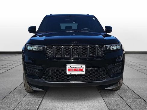 Used 2025 Jeep Grand Cherokee Altitude AWD/4WD image 2
