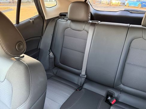 Used 2025 Chevrolet Trax LT image 39