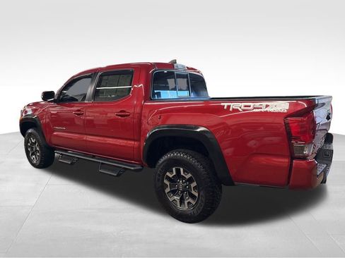 Used 2016 Toyota Tacoma TRD Off-Road image 3