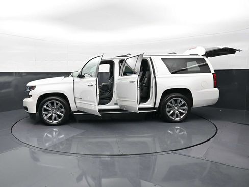 Used 2017 Chevrolet Suburban Premier AWD/4WD image 36