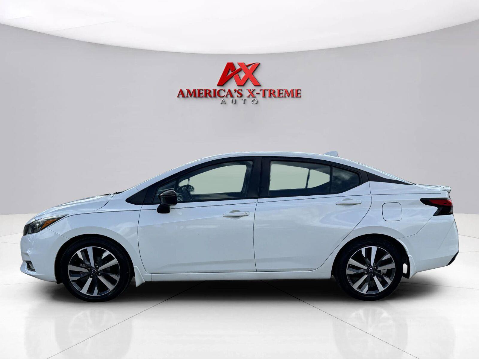 Used 2021 Nissan Versa SR w/ Convenience Package FWD image 2