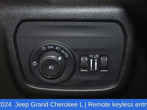 Used 2024 Jeep Grand Cherokee L Limited w/ Luxury Tech Group II image 9