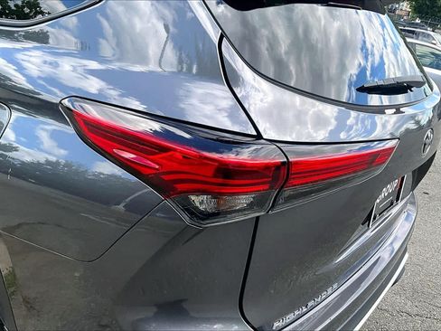 Used 2023 Toyota Highlander XSE AWD/4WD image 29