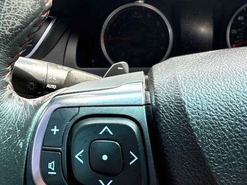 Used 2017 Toyota Camry SE image 20