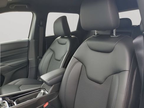 New 2026 Jeep Compass Latitude AWD/4WD image 33