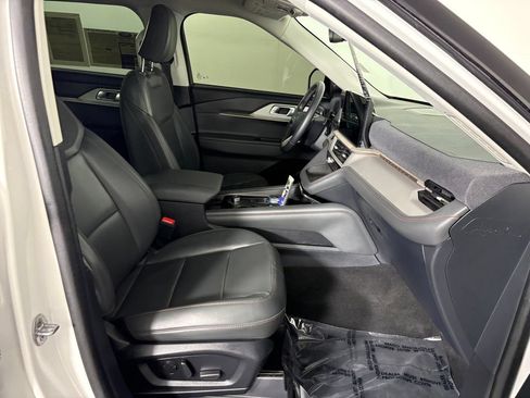 Certified 2025 Ford Explorer Active w/ Active Comfort Package AWD/4WD image 39