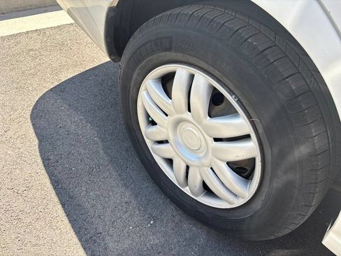 Used 2000 Toyota Camry LE FWD image 3
