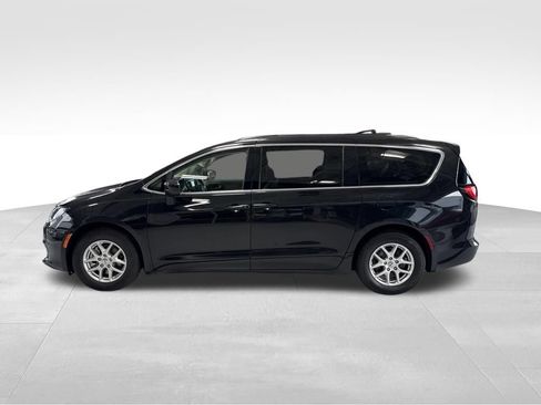 Used 2021 Chrysler Voyager Lxi FWD image 2