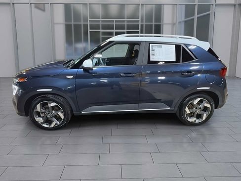 Used 2023 Hyundai Venue Limited FWD image 5