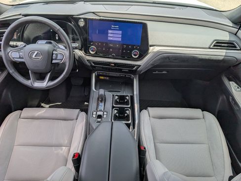Used 2026 Lexus TX 550h AWD Plug-In Hybrid w/ Technology Package image 4