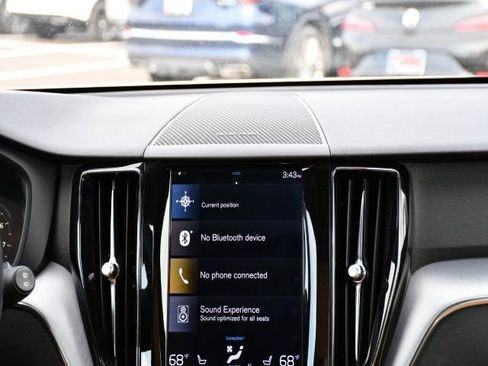 Used 2019 Volvo XC60 T6 Momentum w/ Multimedia Package image 24