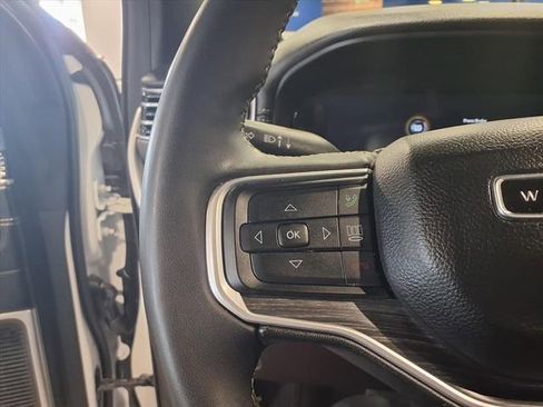 Used 2024 Jeep Wagoneer Series III AWD/4WD image 19