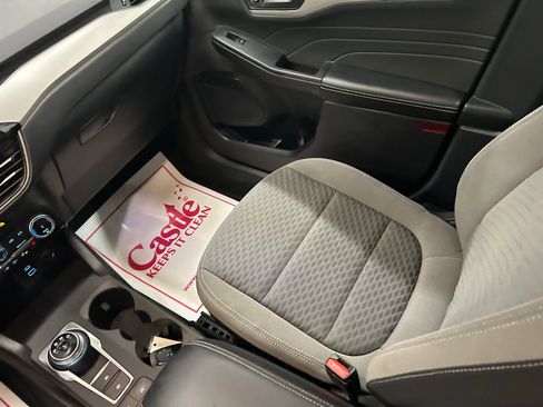 Used 2022 Ford Escape SE w/ SE Sport Appearance Package image 27