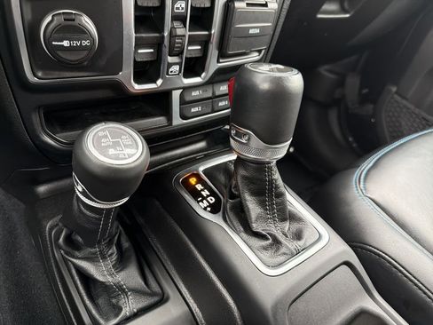 Used 2024 Jeep Wrangler High Altitude AWD/4WD image 28