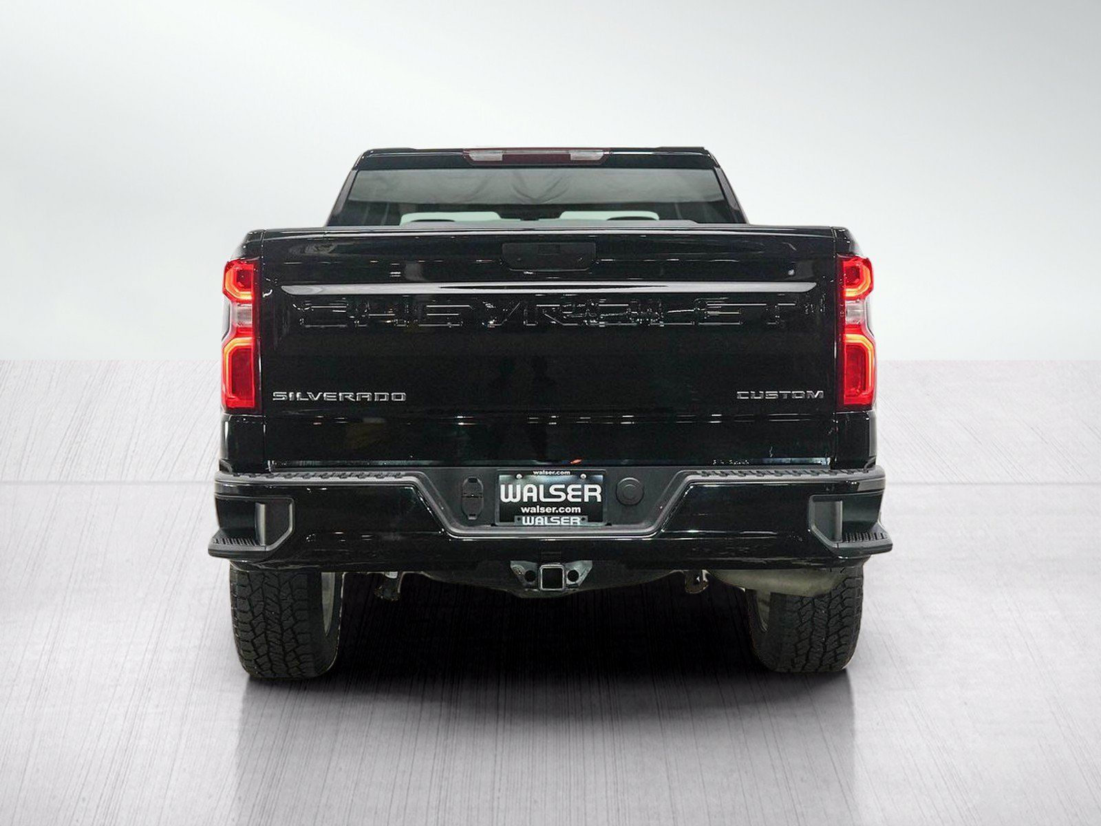 Used 2020 Chevrolet Silverado 1500 Custom w/ Custom Value Package AWD/4WD image 4
