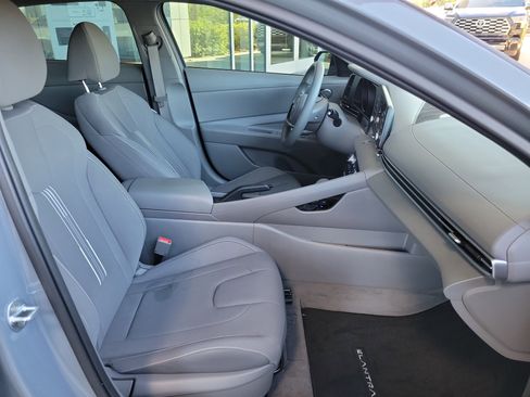 Used 2023 Hyundai Elantra SEL w/ Preferred Accessory Package image 31