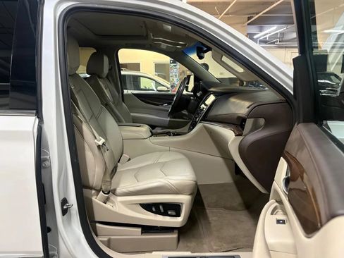 Used 2016 Cadillac Escalade Luxury AWD/4WD image 21
