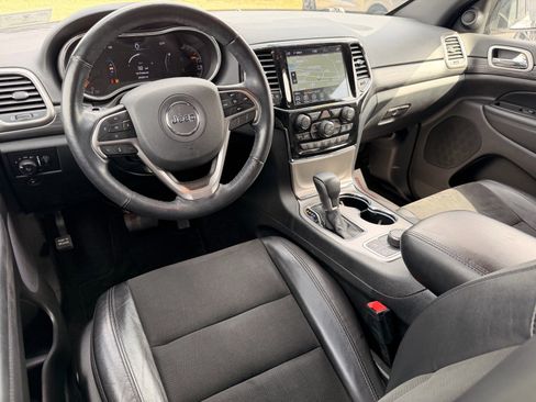 Used 2022 Jeep Grand Cherokee Laredo X image 10