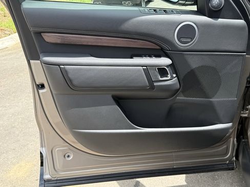 New 2025 Land Rover Discovery Dynamic SE image 16