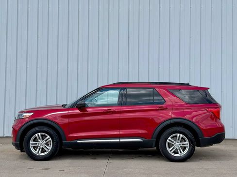 Certified 2023 Ford Explorer XLT w/ Equipment Group 202A AWD/4WD image 3