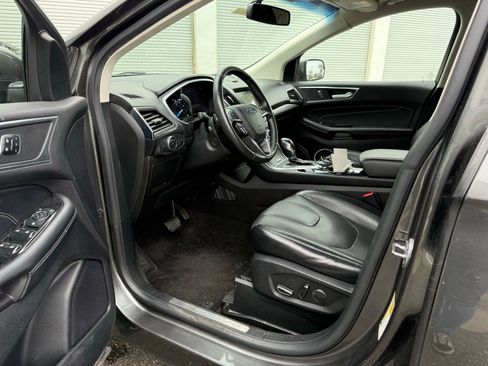 Used 2018 Ford Edge Titanium w/ Equipment Group 301A image 5