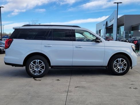 New 2025 Ford Expedition Active image 2