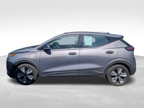 Used 2022 Chevrolet Bolt EUV LT w/ Convenience Package FWD image 4