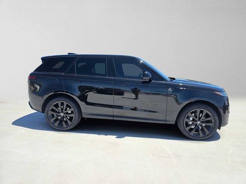 Used 2024 Land Rover Range Rover Sport SE AWD/4WD image 2