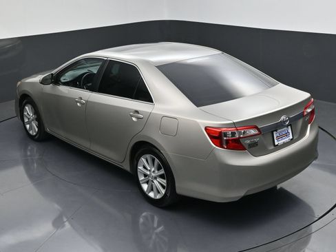 Used 2014 Toyota Camry XLE w/ Leather Package FWD image 44