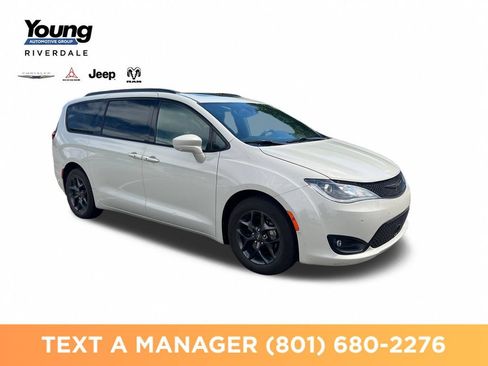 Used 2019 Chrysler Pacifica Touring-L FWD image 7