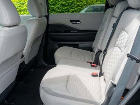 Used 2022 Nissan Pathfinder SV AWD/4WD image 13