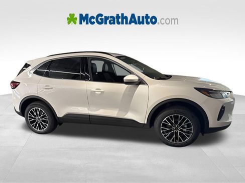 New 2025 Ford Escape SE image 2