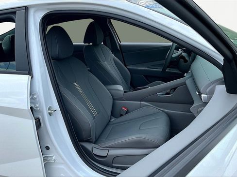 Used 2024 Hyundai Elantra SEL image 7