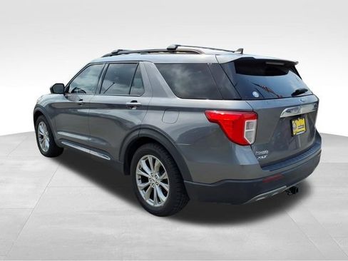 Certified 2021 Ford Explorer XLT w/ Equipment Group 202A RWD image 7