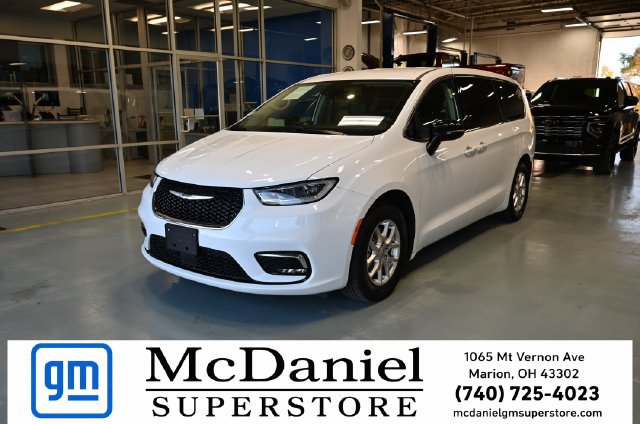 Used 2024 Chrysler Pacifica Touring-L FWD image 1