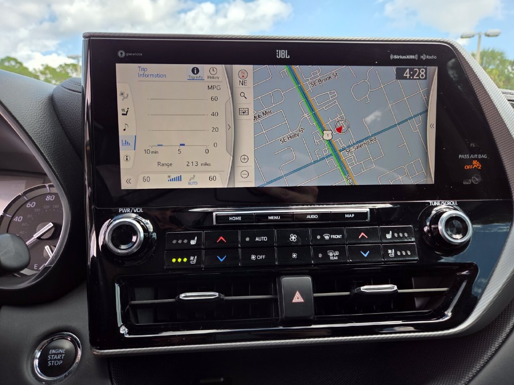 Certified 2022 Toyota Highlander Platinum FWD image 30