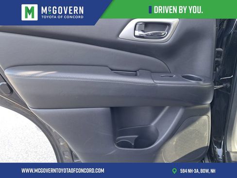 Used 2019 Nissan Pathfinder S AWD/4WD image 14