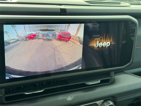 Used 2025 Jeep Wrangler Unlimited Rubicon image 29