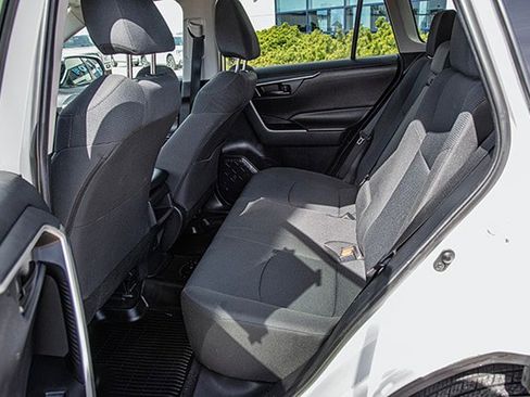 Used 2019 Toyota RAV4 LE image 15