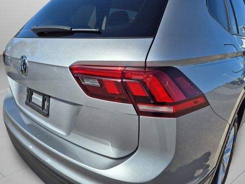 Used 2020 Volkswagen Tiguan S FWD image 33