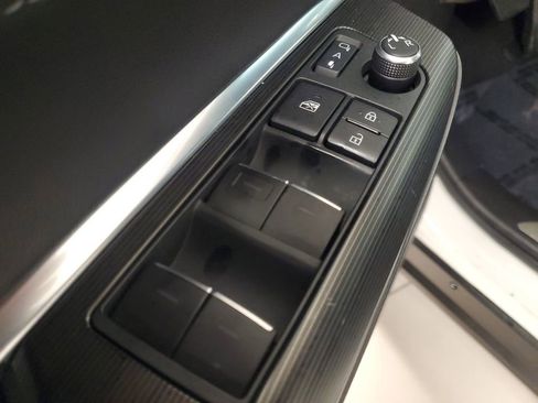 Used 2021 Toyota Venza XLE w/ Softex Package image 19