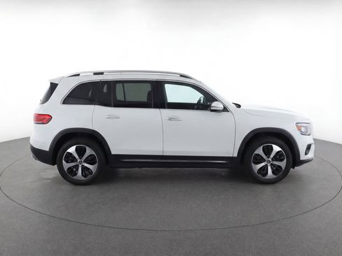 Used 2025 Mercedes-Benz GLB 250 4MATIC image 11