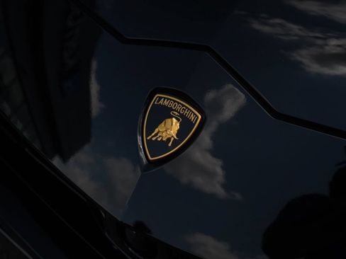 Used 2022 Lamborghini Urus AWD/4WD image 36