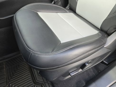 Used 2022 Ford Explorer XLT w/ Equipment Group 202A image 14