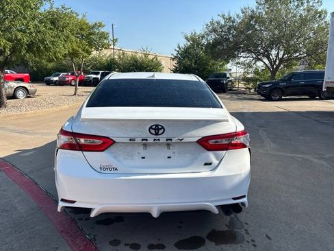 Used 2020 Toyota Camry SE w/ Convenience Package FWD image 6